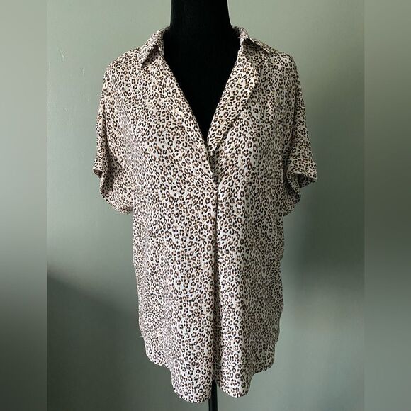 All in Favor Short Sleeve Button Back Top - Picture 1 of 6
